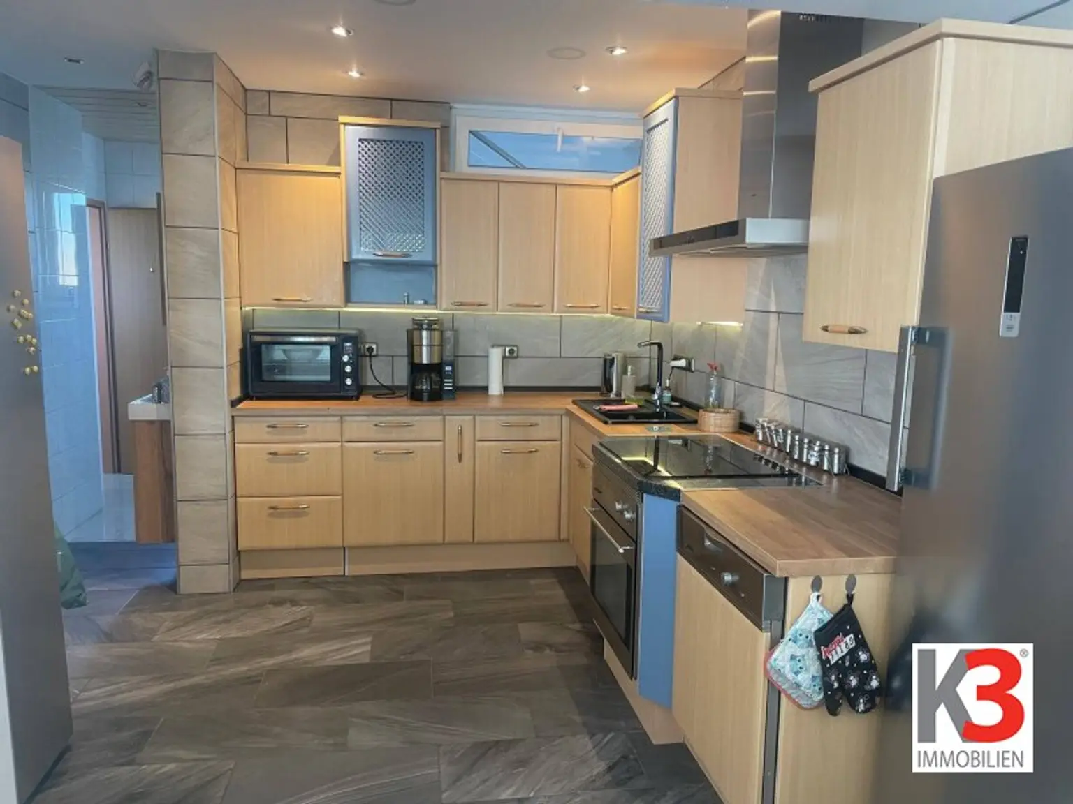 K3 - TOP GELEGENHEIT! Wunderschönes großes Wohnhaus mit großem Garten. Elegante und hochwertige Ausstattung. Ruhige Lage. Großer Keller mit Werkausstattung. Preis reduziert.