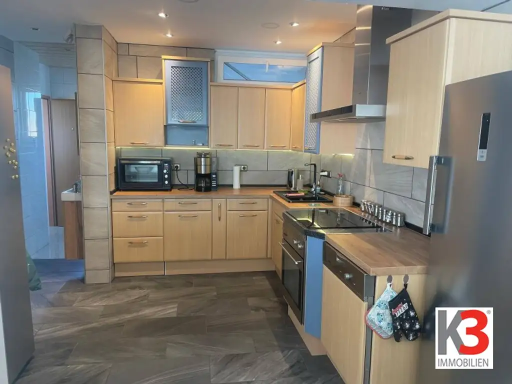 K3 - TOP GELEGENHEIT! Wunderschönes großes Wohnhaus mit großem Garten. Elegante und hochwertige Ausstattung. Ruhige Lage. Großer Keller mit Werkausstattung. Preis reduziert.