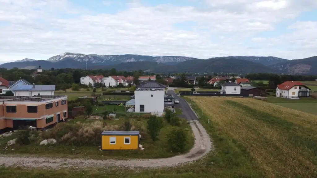 Den Traum eines eigenen Hauses einen weiteren Schritt näher kommen -  Eckrundstück in ruhiger Lage mit Grünblick