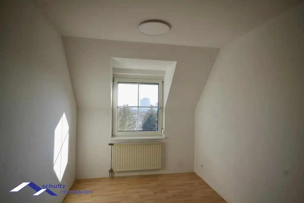 Attraktive 3-Zimmer-Dachgeschosswohnung im Zentrum von Guntramsdorf zu mieten! Überdachter Parkplatz inklusive!