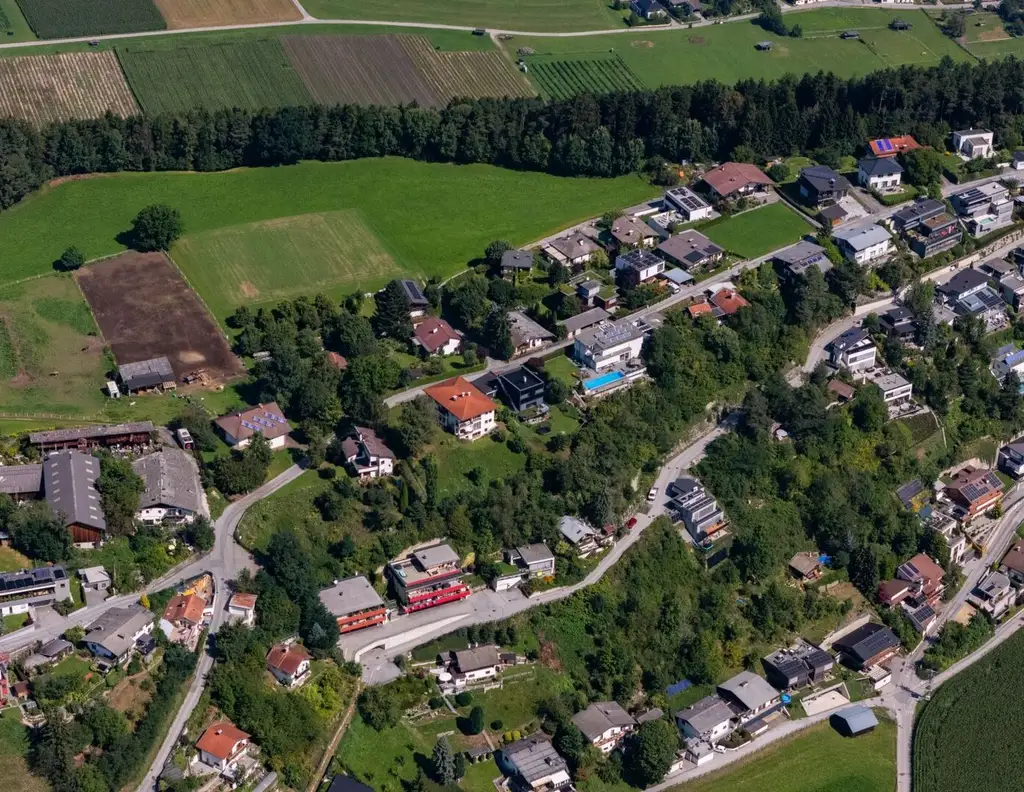 Sonnengrundstück für Doppel- oder Mehrfamilienhaus in Omes