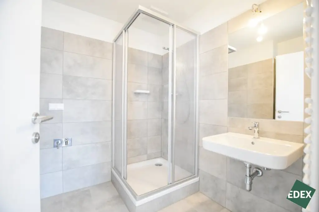 Erstbezug nach Sanierung: Schöne 2-Zimmer-Wohnung mit Top-Anbindung