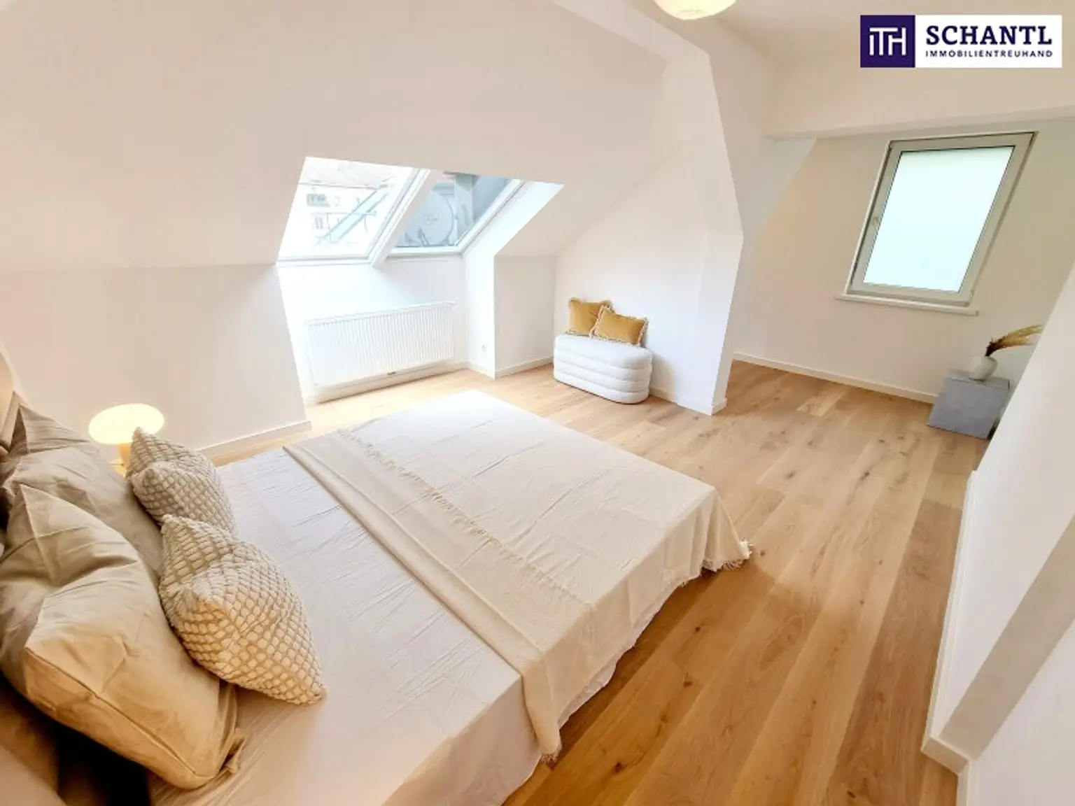 WOW! Stylischer Wohntraum im Dachgeschoss! Frisch saniert + Ruhelage + Traumhaftes Altbauhaus + Hofseitige Terrasse + U-Bahn ums Eck + Beste Infrastruktur und Anbindung!