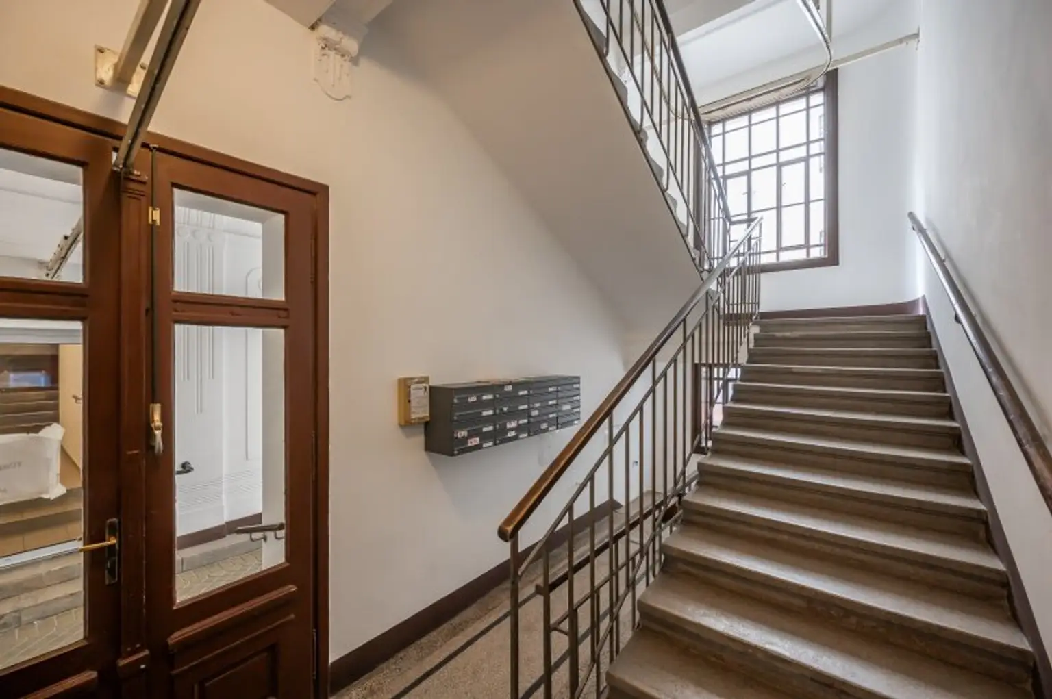 Hidden Gem in the Heart of the 6th – Historic Charm Meets Future Vision!
