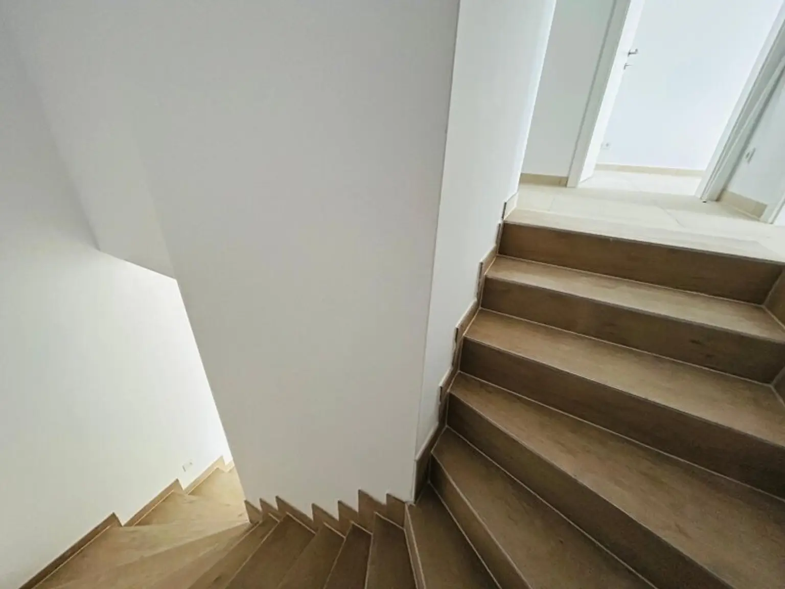 Traumhafte Doppelhaushälfte - Erstbezug, 5 Zimmer, Garten, Terrasse, 2 Stellplätze - Nähe Bahnhof!