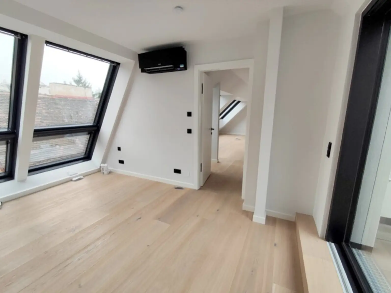Krongasse! Erstbezug Penthouse mit 3 Terrassen und privatem Liftzugang auf frisch saniertem Altbau! Top17