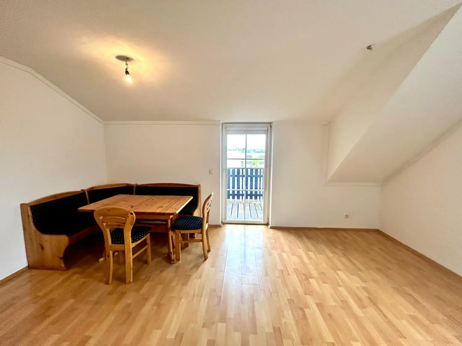 Maisonettewohnung inkl. Balkon und 2 PKW Abstellplätzen