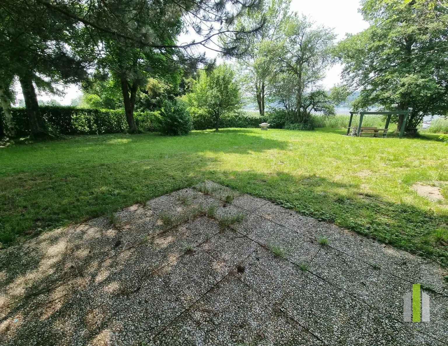 Seegrundstück mit Steg, Boje & Weinfass-Schlafplatz - direkt am Obertrumer See!