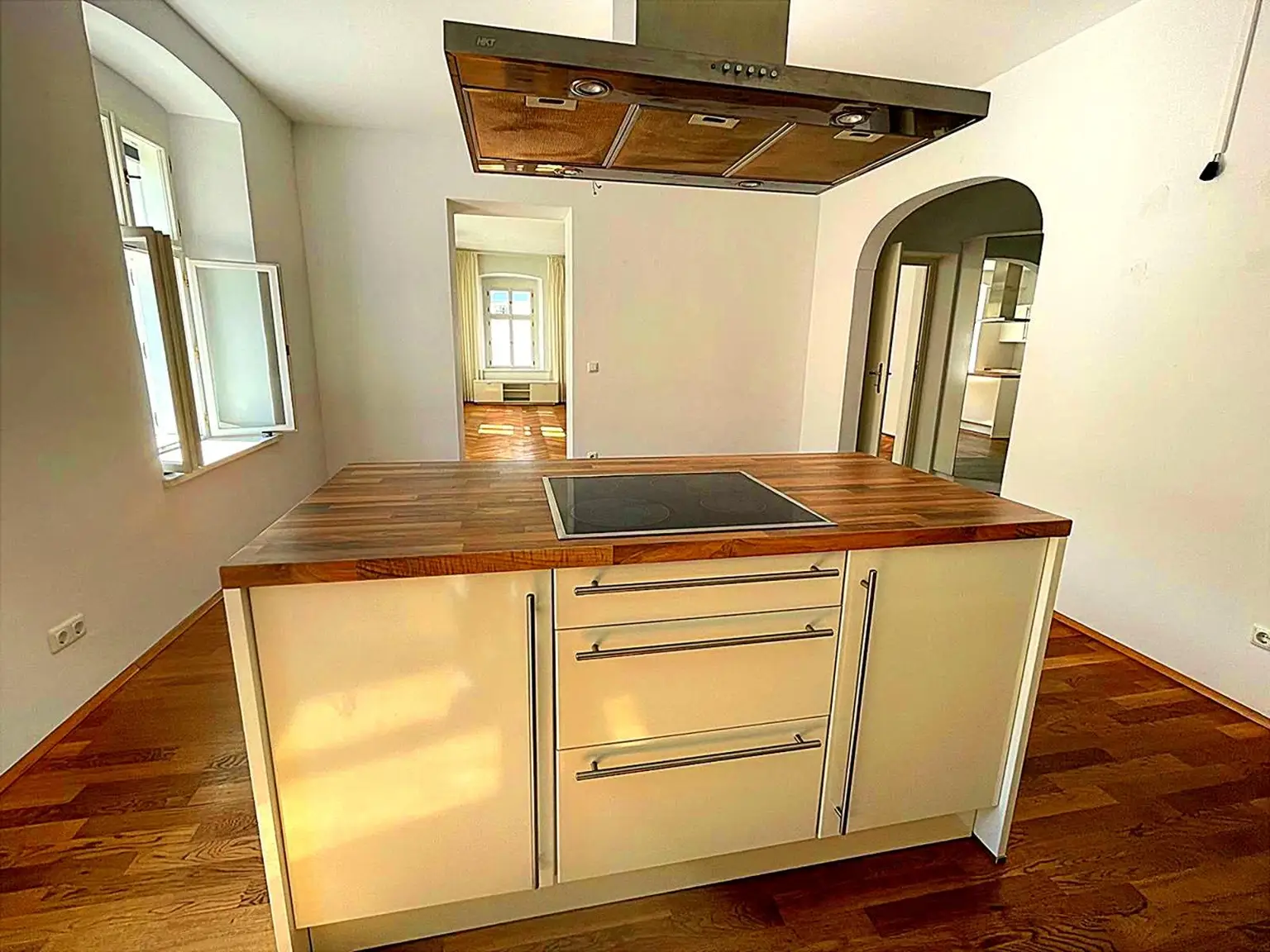 Küche mit Kochinsel