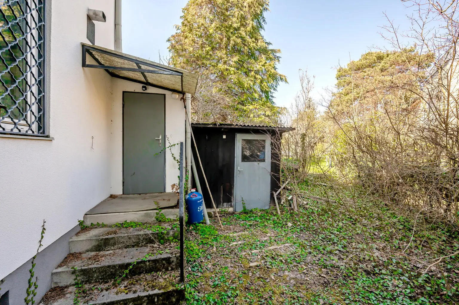 Hintereingang und Schuppen