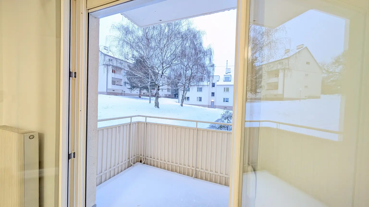 Nette Balkon-Garconniere in ruhiger und zentraler Grünlage beim Rahthauspark/ Mauer Hauptplatz !