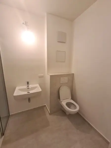Neubau-Erstbezug - 1 Zimmer mit Außenfläche und sehr großer Gemeinschaftsterrase ca. 60 m² - unweit der U2 Station Stadlau