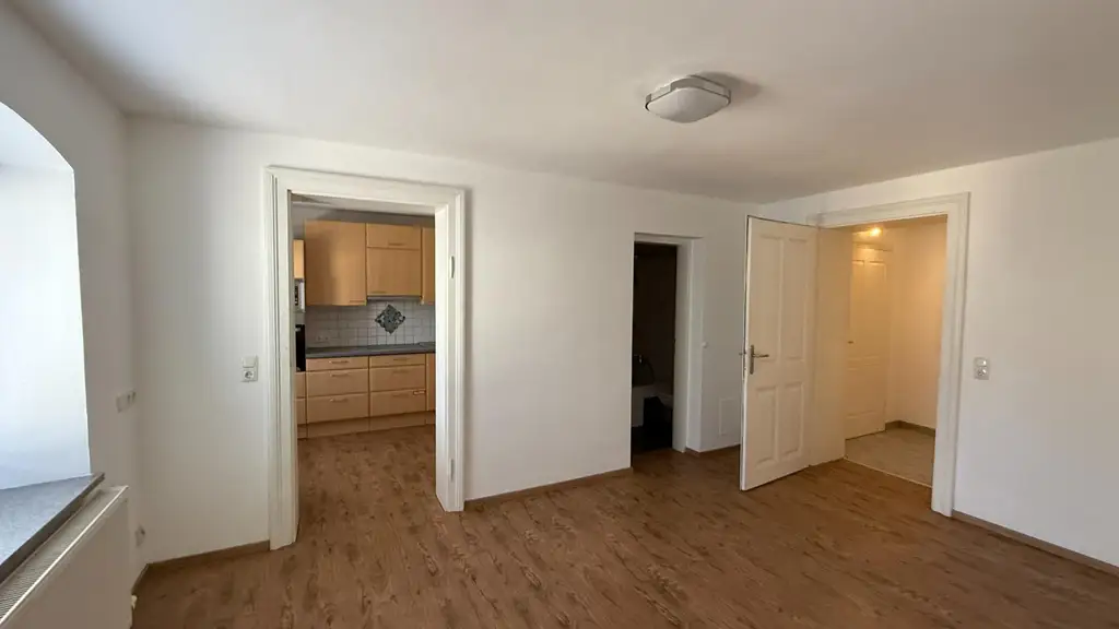 Zentrale 2-Zimmer-Wohnung mit Gartennutzung!