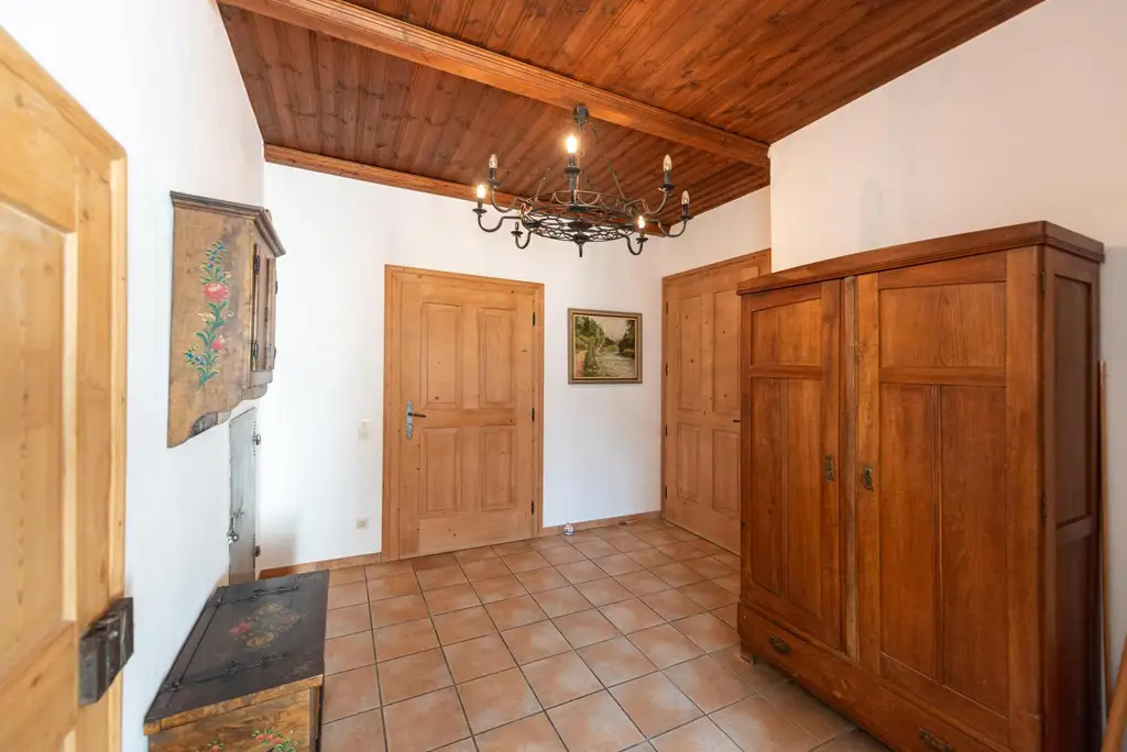 Zwei besondere Wohnungen in historischem Gebäude - 178 m² und 49 m² im Zentrum von Scharnstein mit schönem Ausblick und Garage!