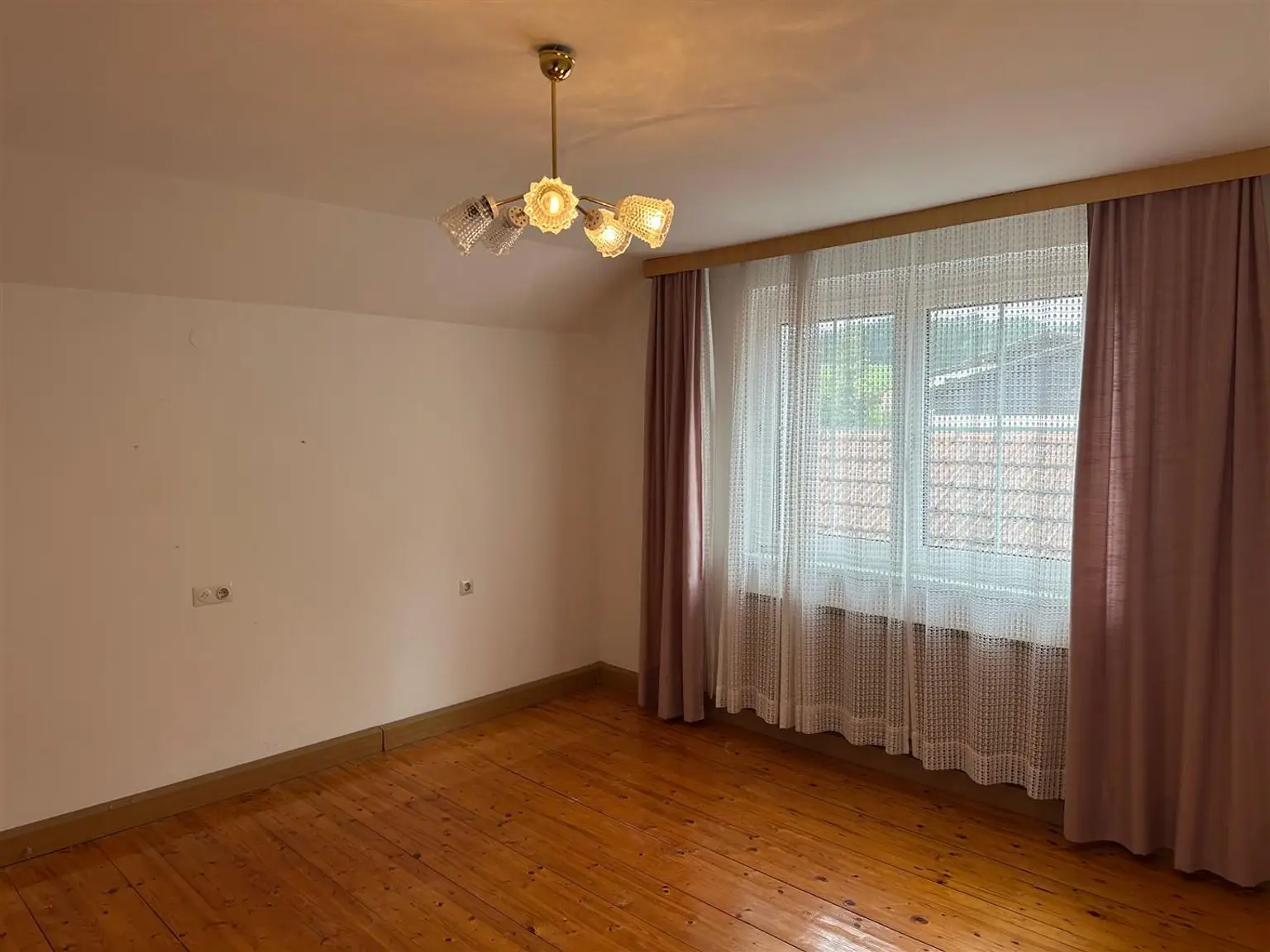 Einfamilienhaus mit Nebengebäuden
