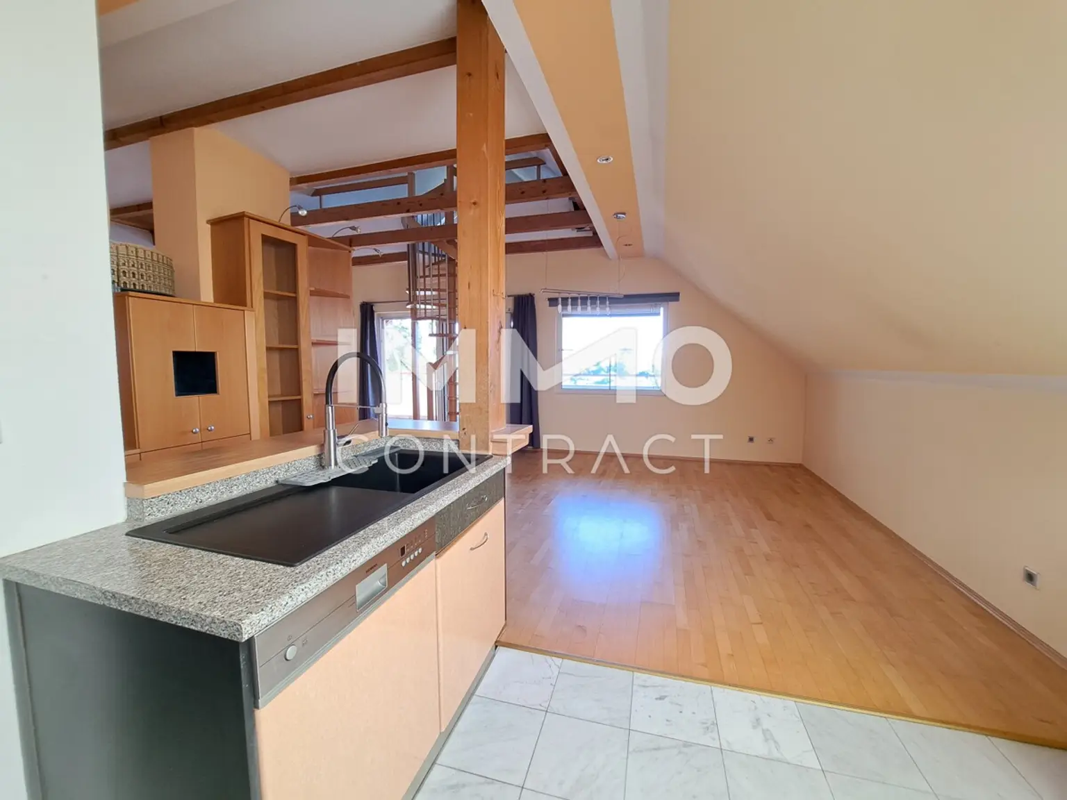 Aus 1 mach 2! Teilbare, große dachgeschoß- Wohnung mit Garten