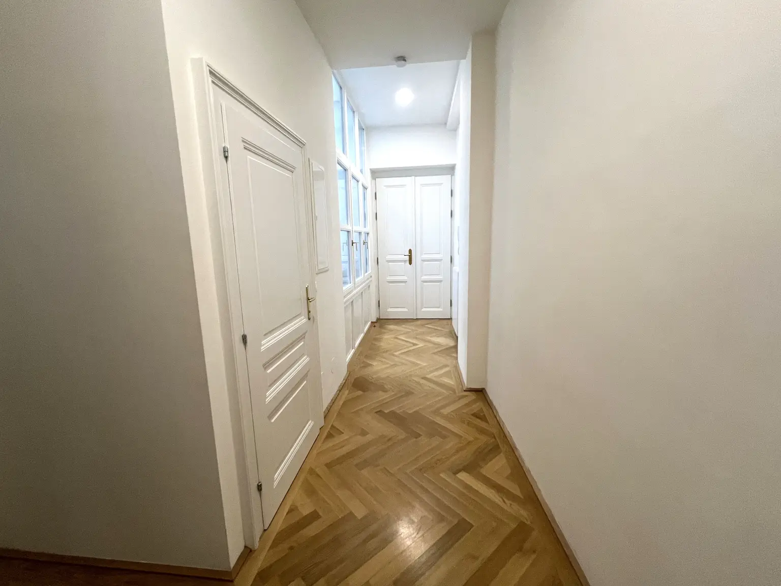 UNBEFRISTET: Top-Lage beim Stephansplatz: Klimatisierte, charmante Altbauwohnung im stilvollen Haus