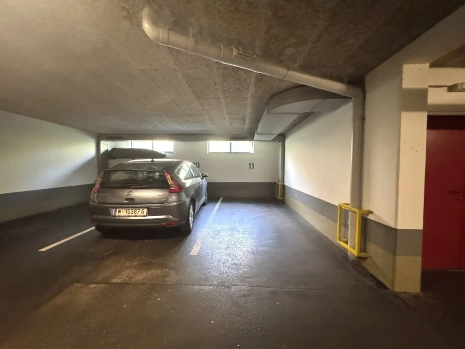 Residieren mit Blick ins Grüne - renovierte Dachgeschosswohnung mit 2 Terrassen - U4 Ober St. Veit