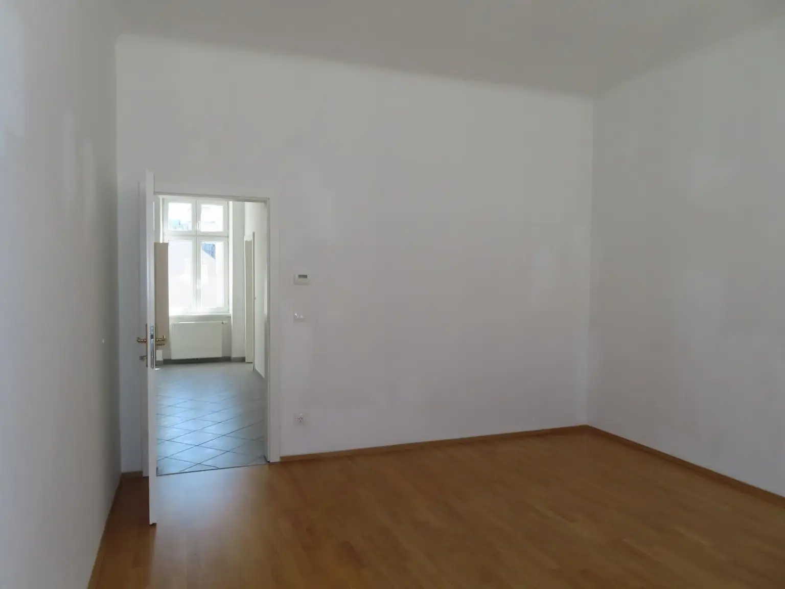 MIETWOHNUNG NÄHE RENNWEG !