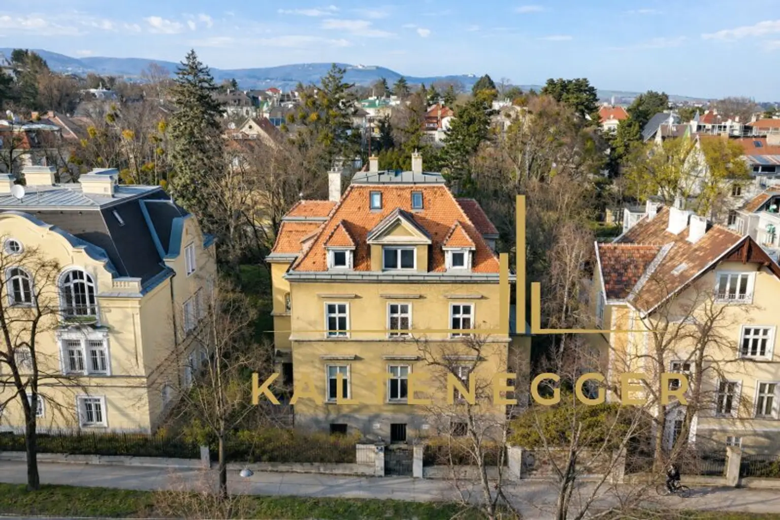 Herrschaftliche Cottage Villa in prominentester Lage mit hohem Entwicklungspotenzial