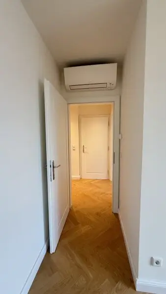 URANIA: 3 Zimmer mit hofseitiger Terrasse in Ruhelage: Luxus pur in Citynähe