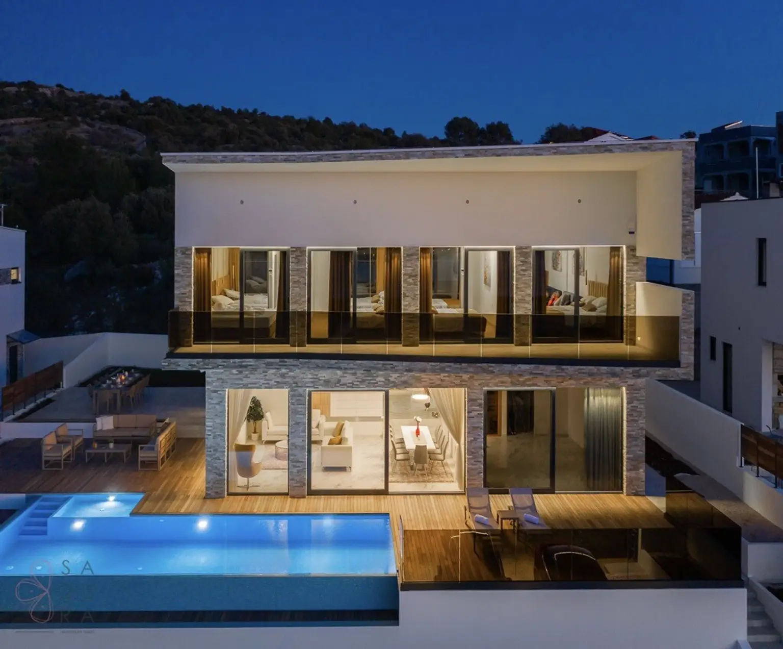Moderne Villa mit Meerblick in Rogoznica – Eleganz und Erholung nur 80 m vom Meer