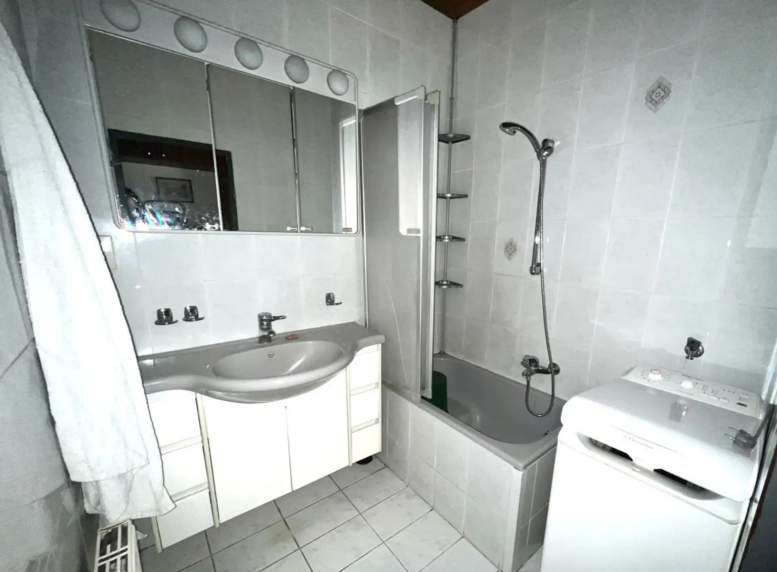 Badezimmer mit Sitzwanne