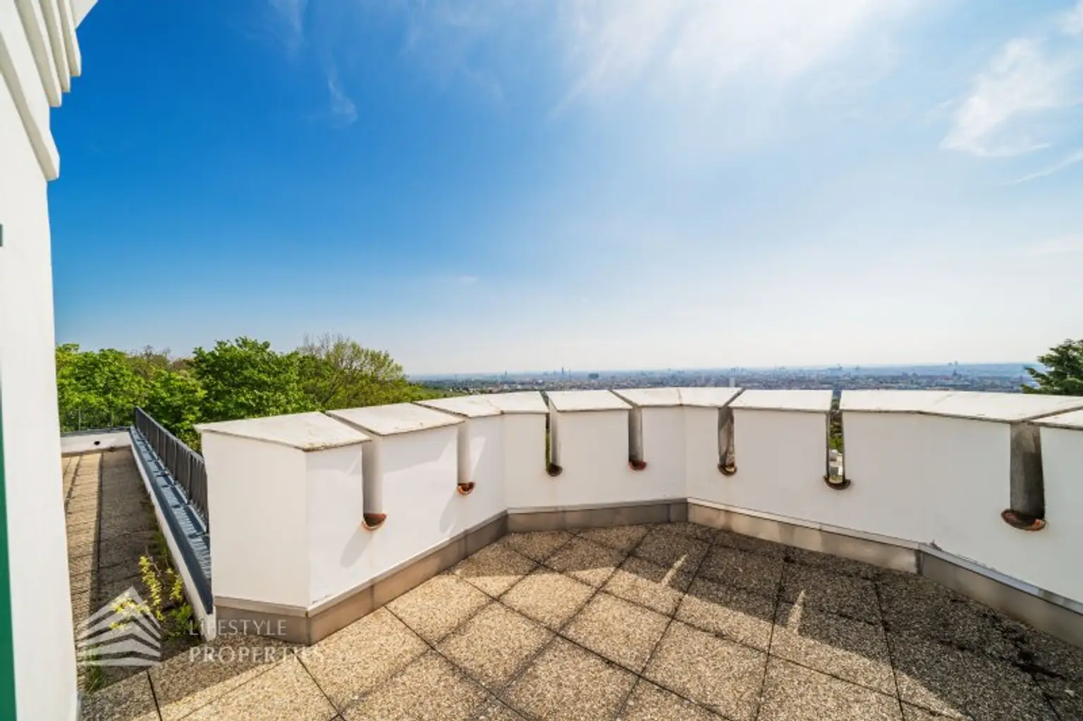 Luxuriöser 14- Zimmer Wohntraum mit Dachterrasse und Pool, Nähe Wilhelminenschloss
