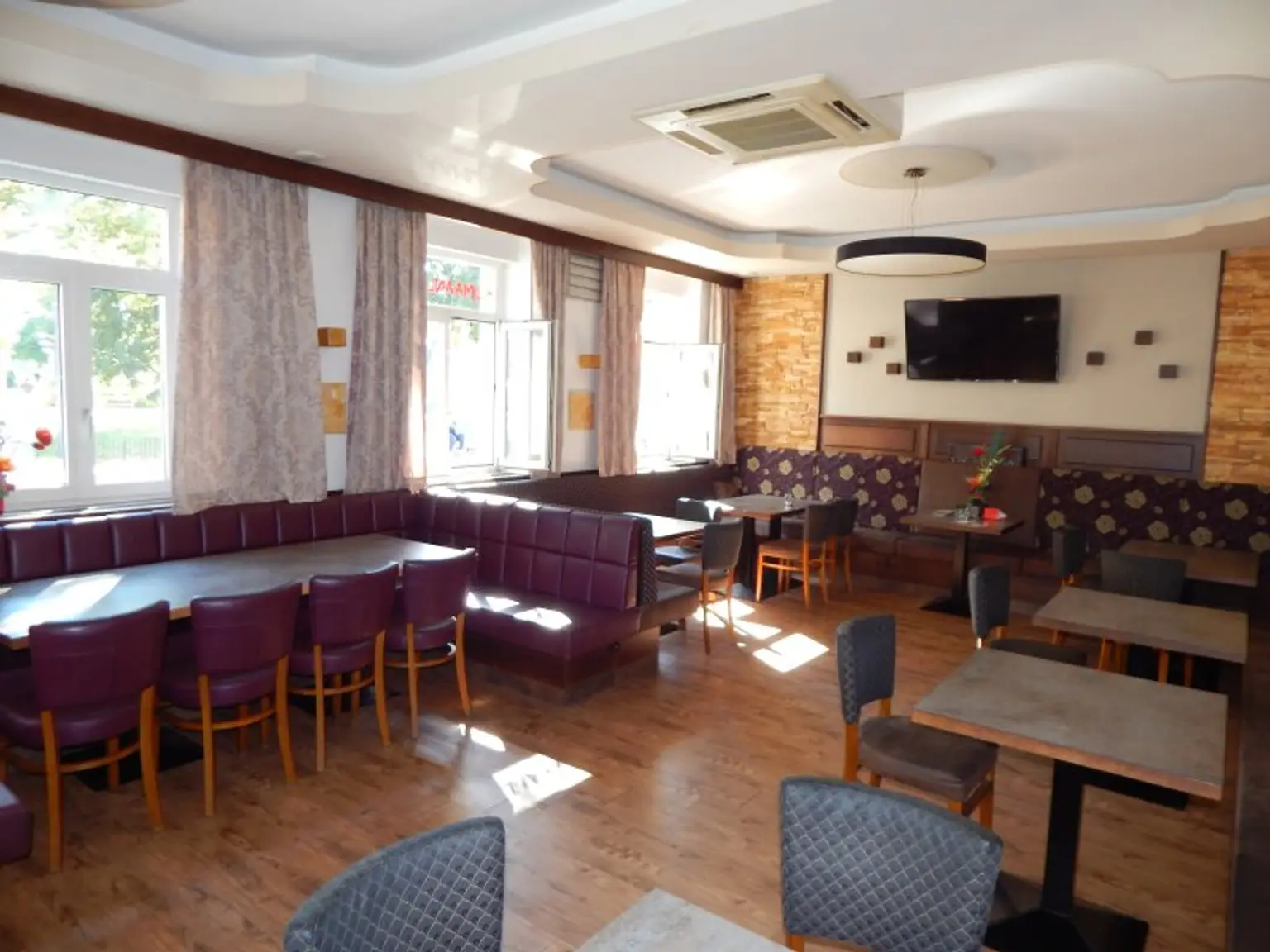 Pizzeria via a vis Schuberthpark – Ideale Lage für Ihr neues Restaurant!