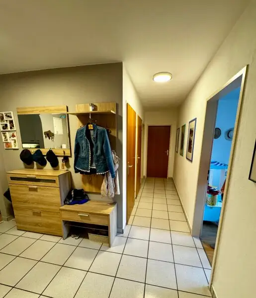 BUCH IN TIROL - Großzügig eingeteilte 4 Zi.-Wohnung mit Terrasse und Allgemeingarten