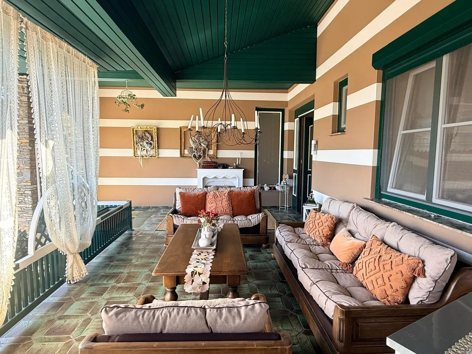 Terrasse mit Eingangsbereich