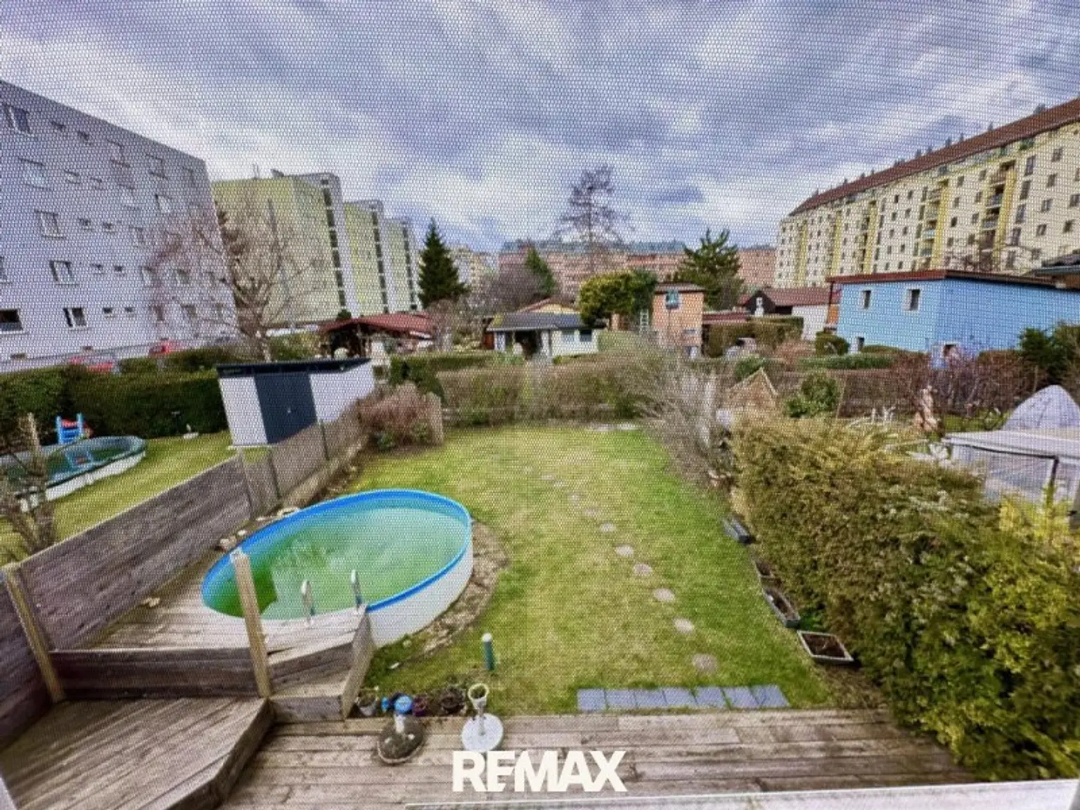Garten mit Pool