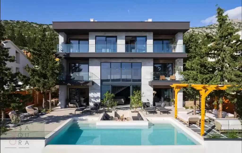 Exklusivität direkt am Meer – Moderne Luxusvilla bei Zadar mit 6 Suiten & Investmentpotenzial