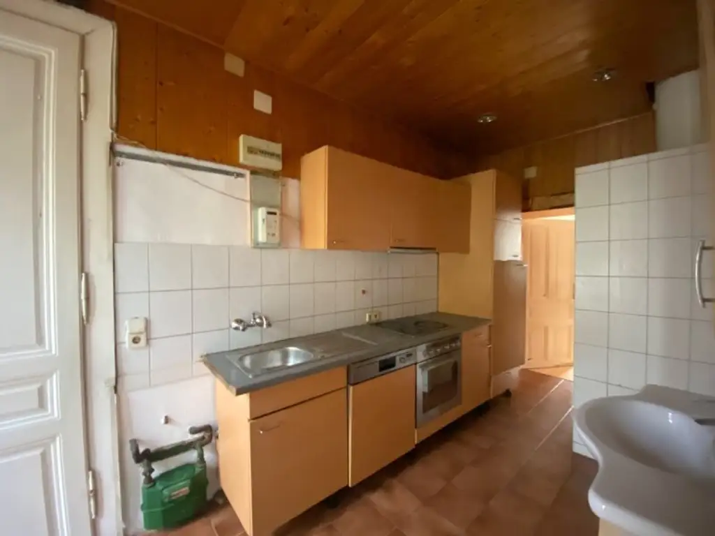 ALTBAU zu SANIEREN, SONNIG und RUHIG NÄHE U3 !