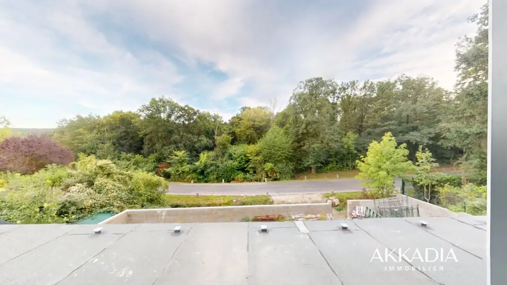 Neuwaldegg Hideaway: Neubau mit Pool, großem Garten & Naturstein