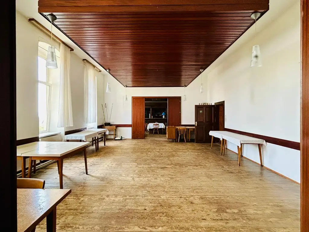 Ehemalige Schule/Gaststätte mit Wohnhaus