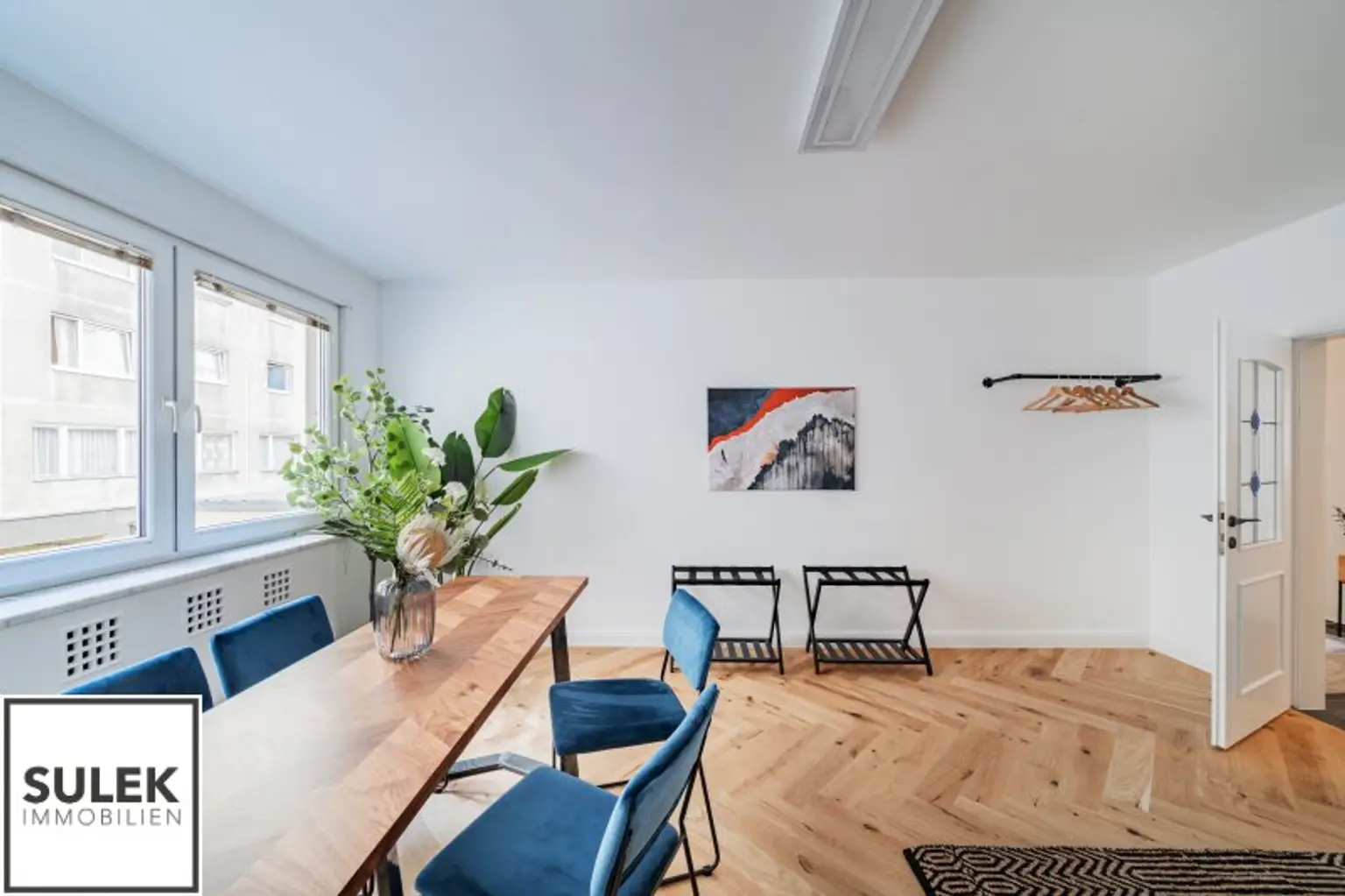 Ruhige, sanierte 3,5 Zimmer Wohnung mit Designer-Bad und Küche + Garage (optional!) in Mariahilf - beziehbar ab 01/26!
