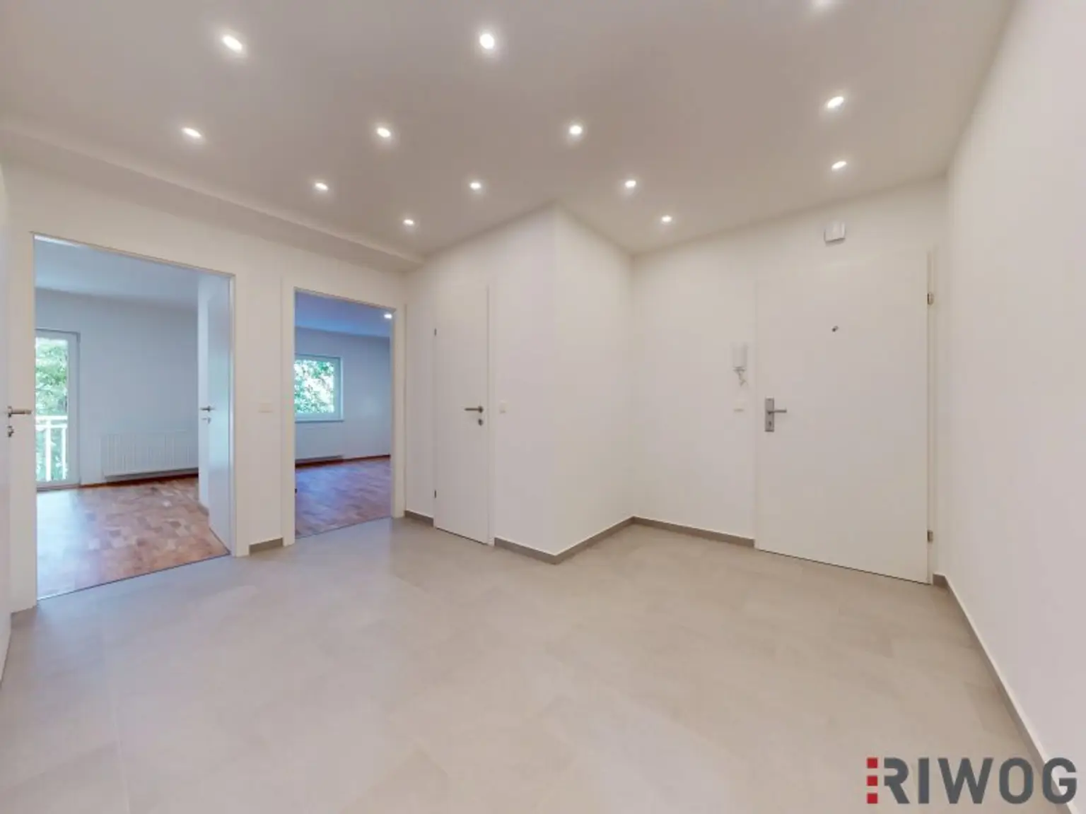 ERSTBEZUG nach Sanierung I 3 Zimmer Wohnung mit Balkon in wundervoller Grünlage I Tischler Einbauküche inkl. Siemensgeräte im Preis inbegriffen