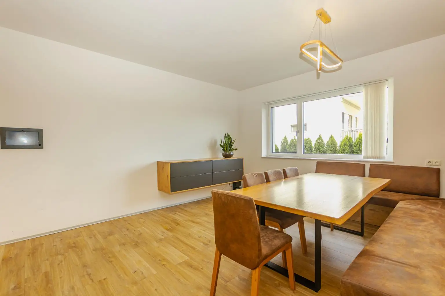 Alles auf einer Ebene – stilvoller Bungalow für höchste Wohnansprüche