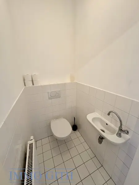 UNBEFRISTETE, GEPFLEGTE 1,5 ZIMMER-WOHNUNG MIT GEMEINSCHAFTSTERRASSE ZU MIETEN!