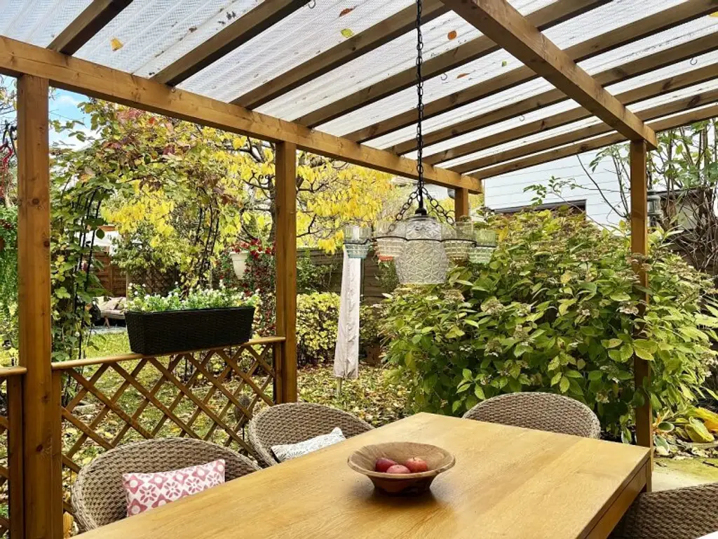 GARTENPARADIES MIT EINFAMILIENHAUS-FLAIR!