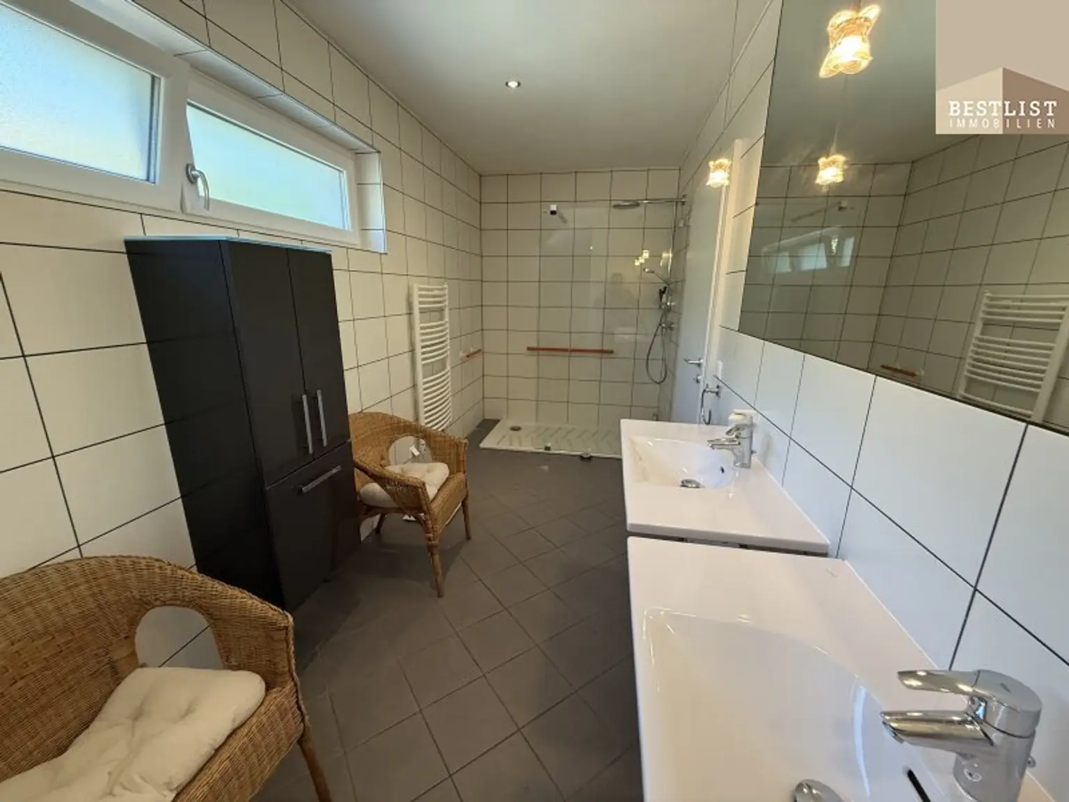 Moderne Eleganz trifft Naturidylle – energieeffizientes Einfamilienhaus mit großzügiger Terrasse in der Hinterbrühl