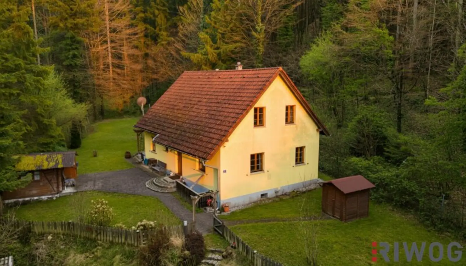 Frontansicht Gebäude