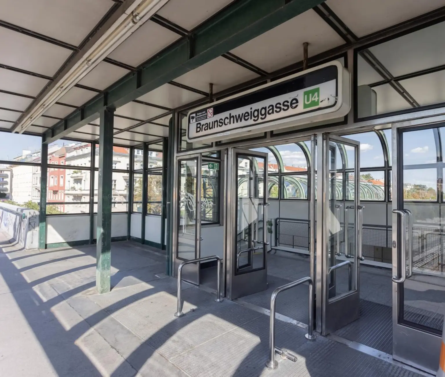 Dachgeschoß-Wohnung in U4- und Schönbrunn-Nähe