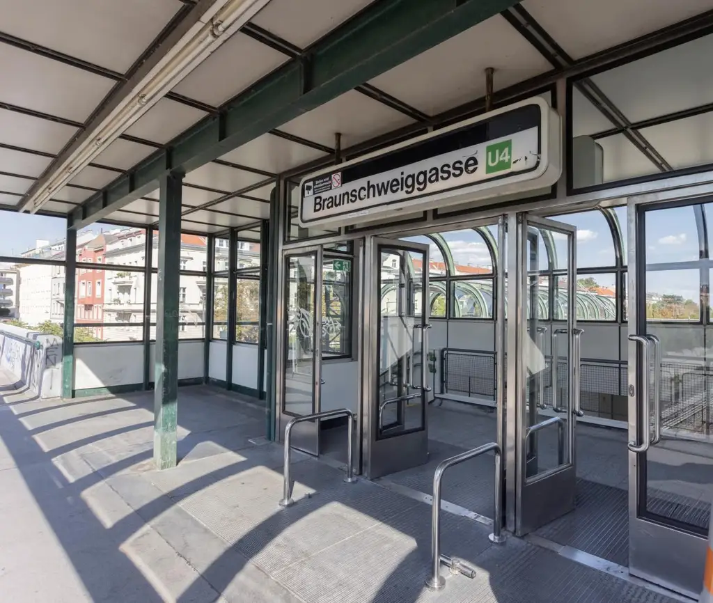 Dachgeschoß-Wohnung in U4- und Schönbrunn-Nähe