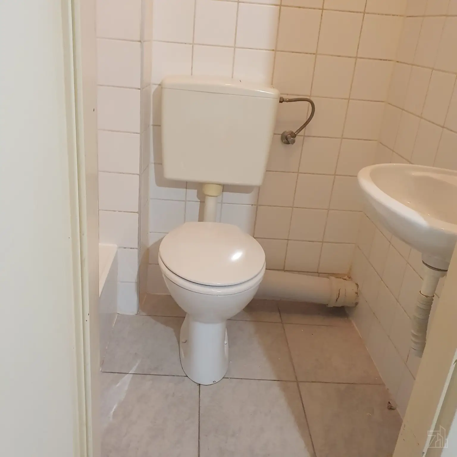 Erstbezug nach Sanierung – 1-Zimmer-Wohnung mit 17 m² im 2. OG, Top 10