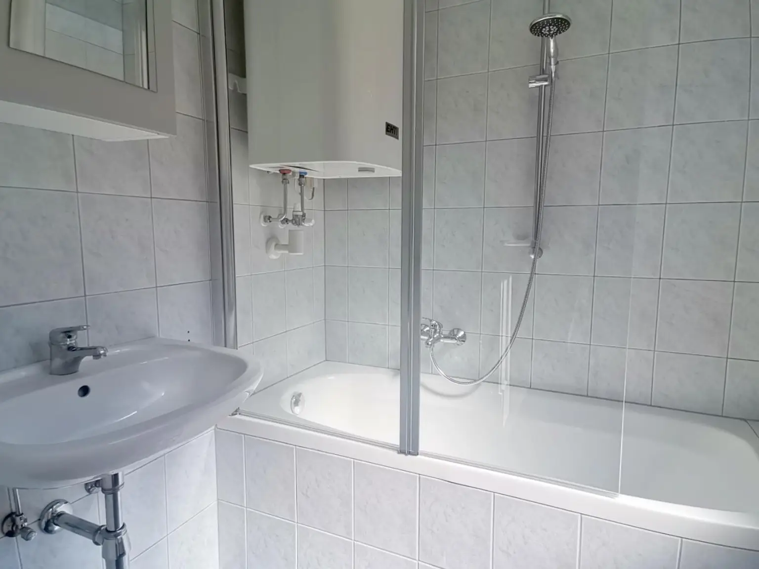 Badezimmer mit Fenster