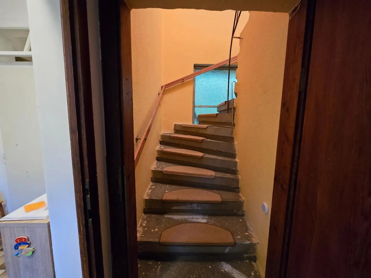 Haus mit zwei Wohneinheiten und Gartenidylle