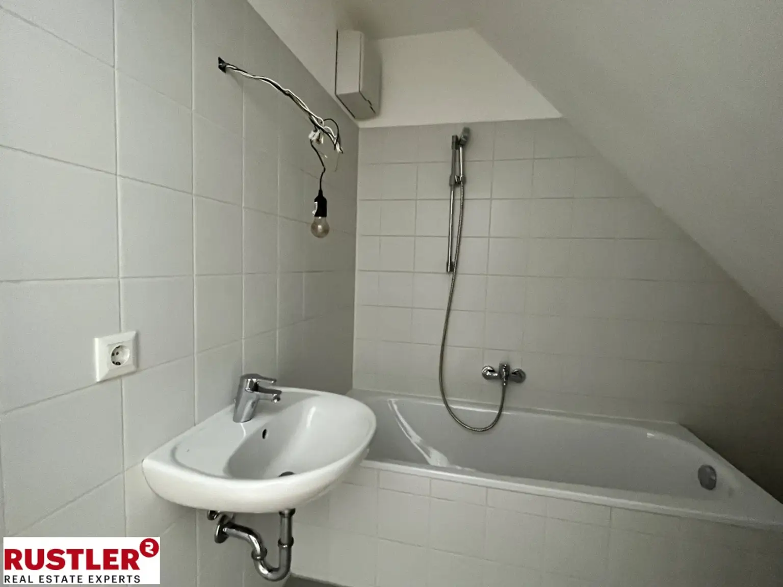 AB JÄNNER 2026 VERFÜGBAR **Ihr perfekt angelegter Wohntraum direkt *im 22. Bezirk**