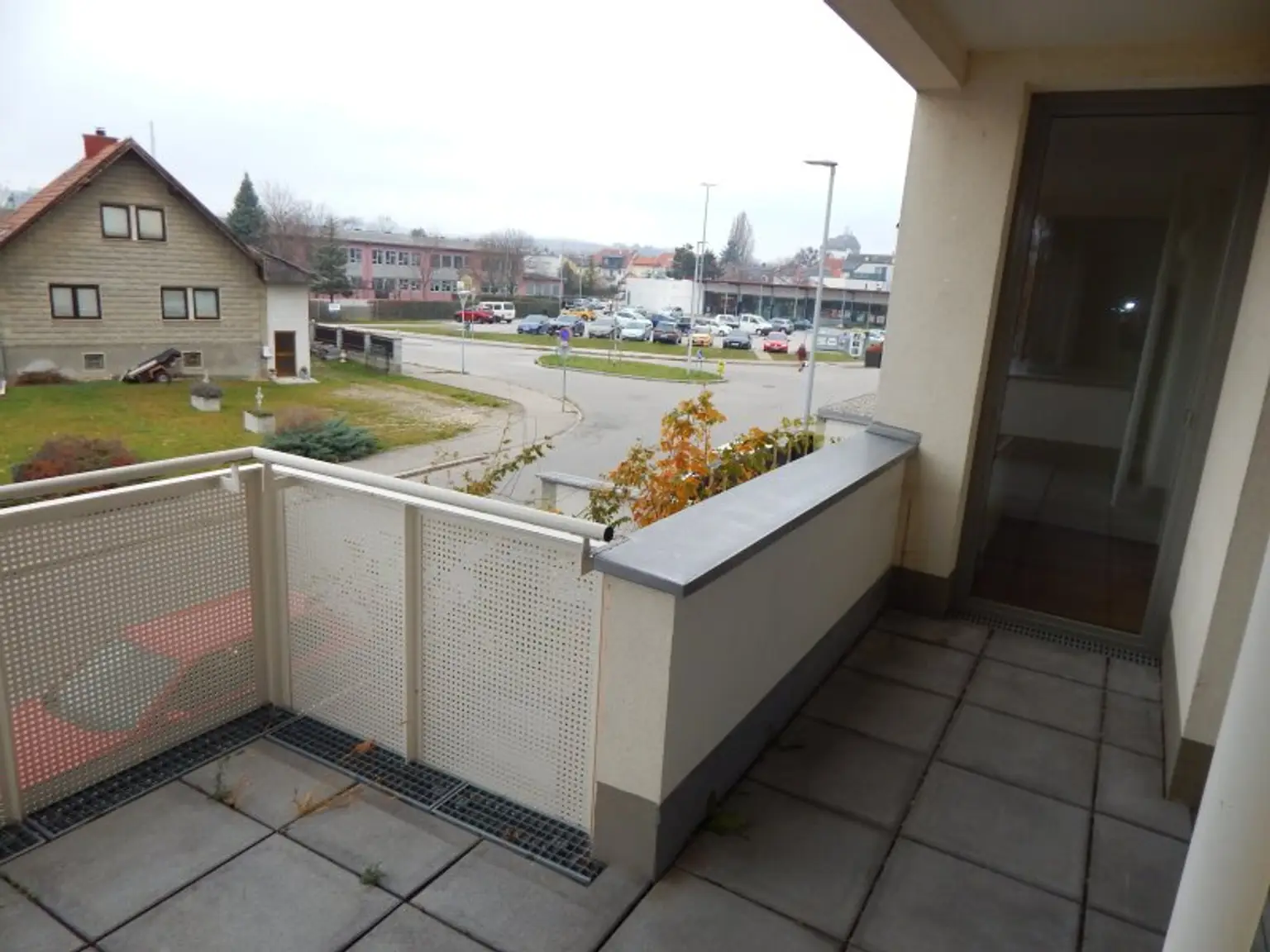 "PROVISIONSFREI" Helle und ruhige 3 Zimmer Terrassenwohnung mit Tiefgaragenplatz